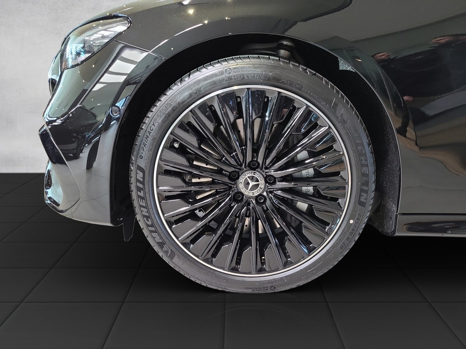 MERCEDES-BENZ E 220 d 4M AMG W214, Mild-Hybrid Diesel/Elektro, Vorführwagen, Automatik - 2