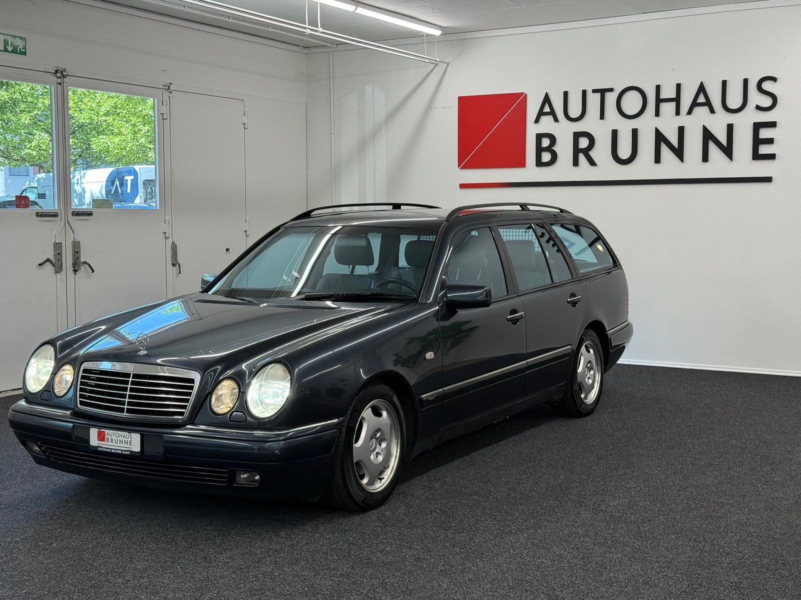 MERCEDES-BENZ E 230 Avantgarde