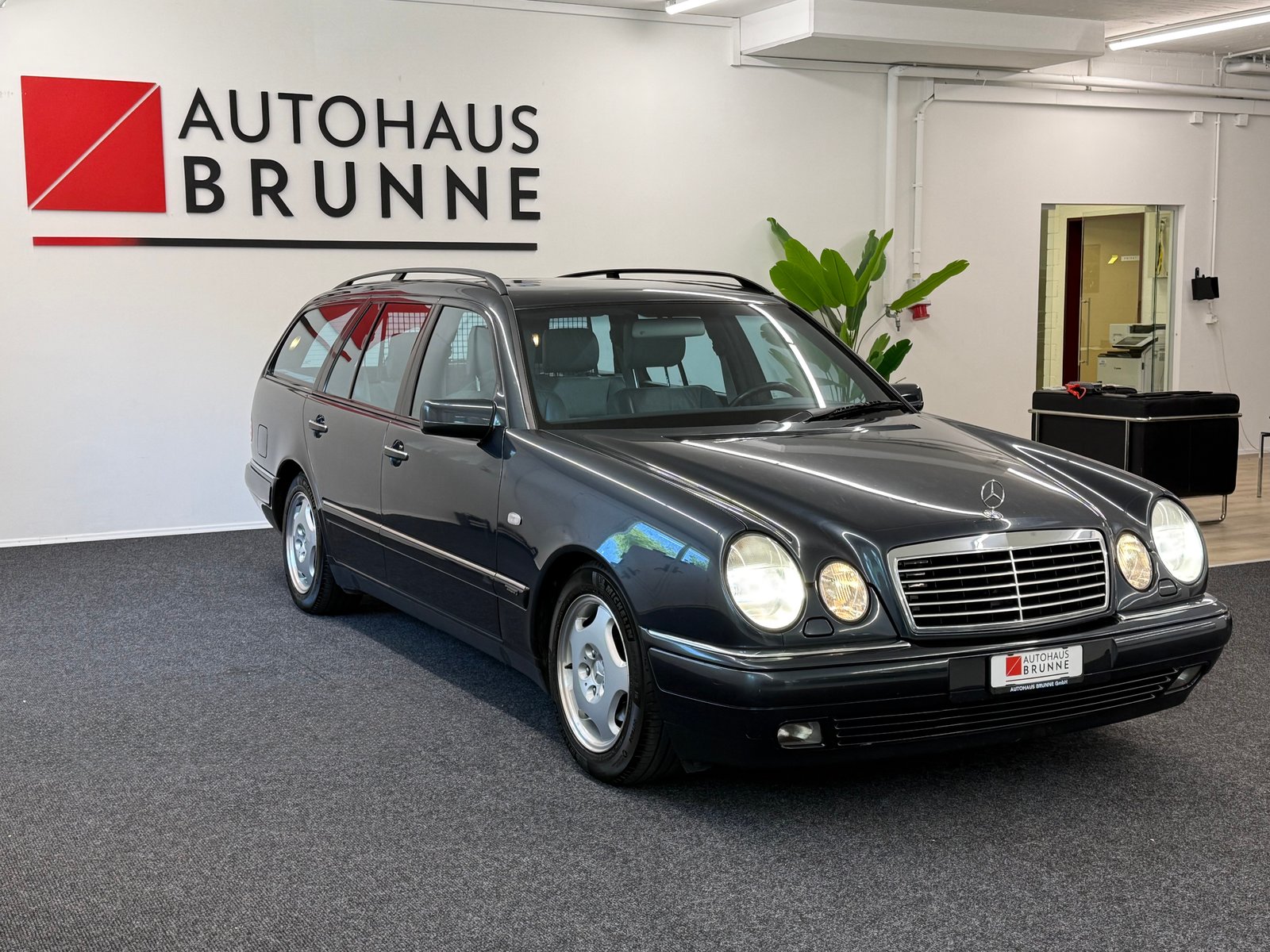 MERCEDES-BENZ E 230 Avantgarde, Benzin, Occasion / Gebraucht, Automatik - 3