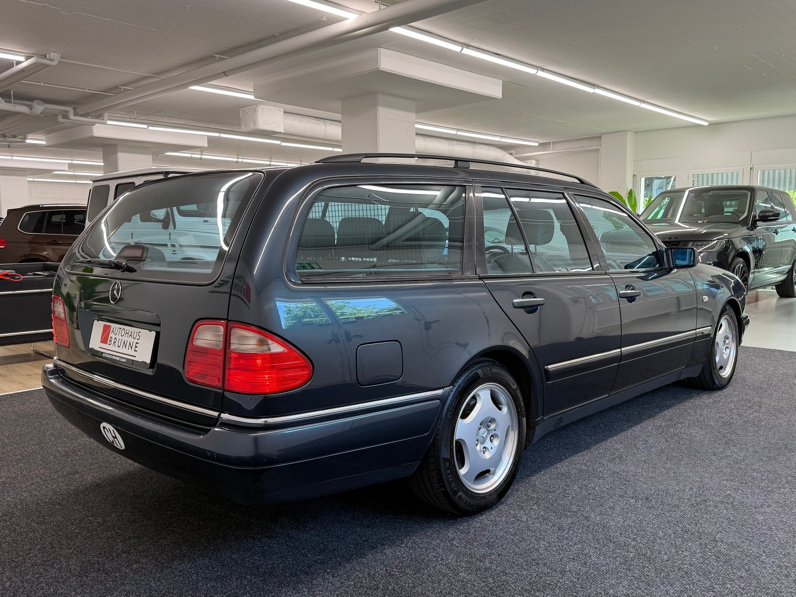 MERCEDES-BENZ E 230 Avantgarde, Benzin, Occasion / Gebraucht, Automatik - 4