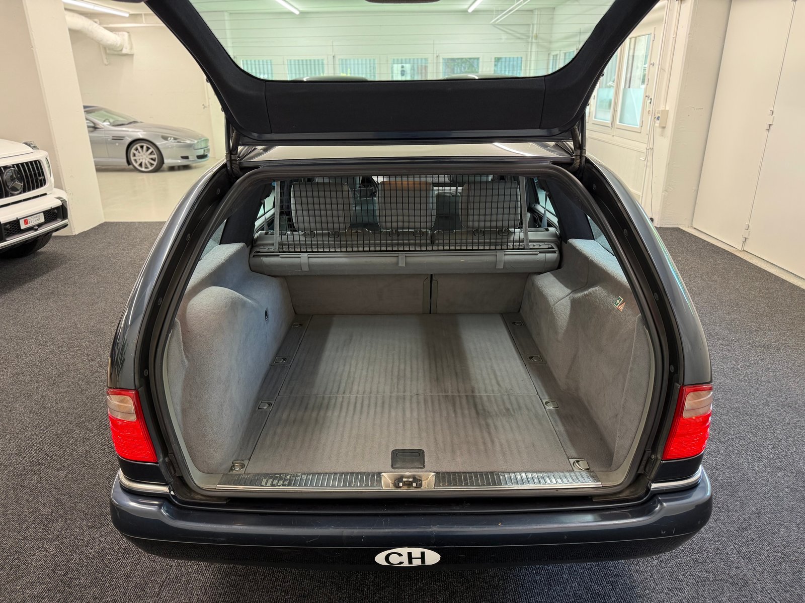 MERCEDES-BENZ E 230 Avantgarde, Benzin, Occasion / Gebraucht, Automatik - 7