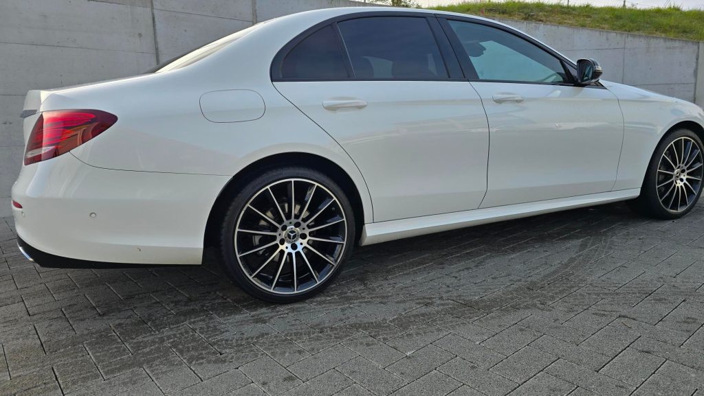 MERCEDES-BENZ E 230 E 220 d AMG Line 4matic, Diesel, Occasion / Gebraucht, Automatik - 4