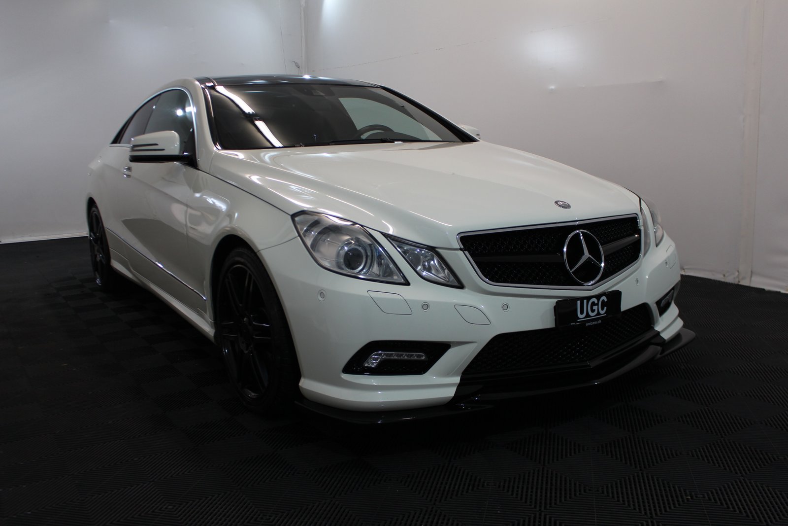 MERCEDES-BENZ E 250 CGI BlueEF Coupé
