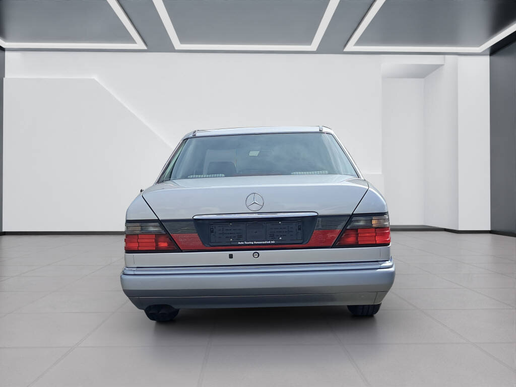 MERCEDES-BENZ E 280, Benzin, Occasion / Gebraucht, Automatik - 4