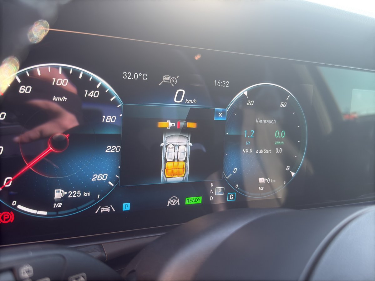 MERCEDES-BENZ E 300 de T 4Matic Avantgarde Night 9G-Tronic, Plug-in-Hybrid Diesel/Electric, Second hand / Used, Automatic - 4