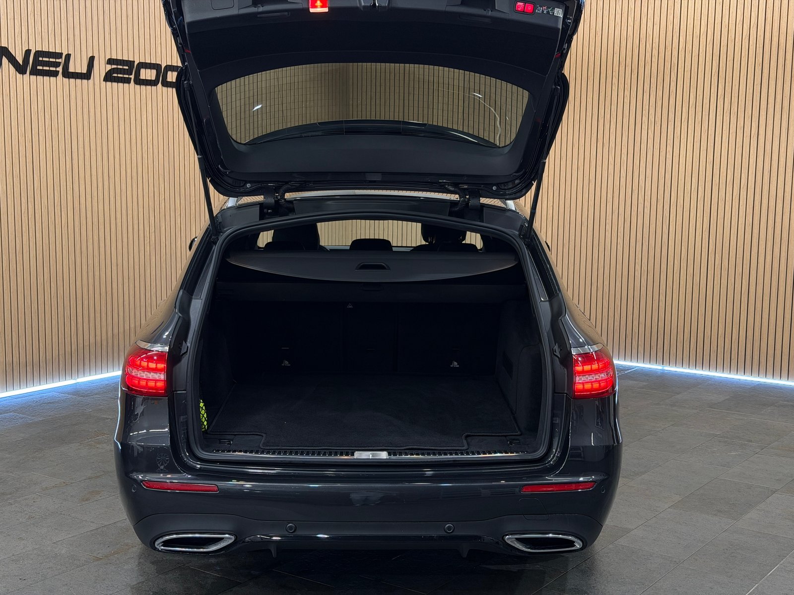 MERCEDES-BENZ E 300 d T 4Matic AMG Line 9G-Tronic, Mild-Hybrid Diesel/Elektro, Occasion / Gebraucht, Automatik - 7