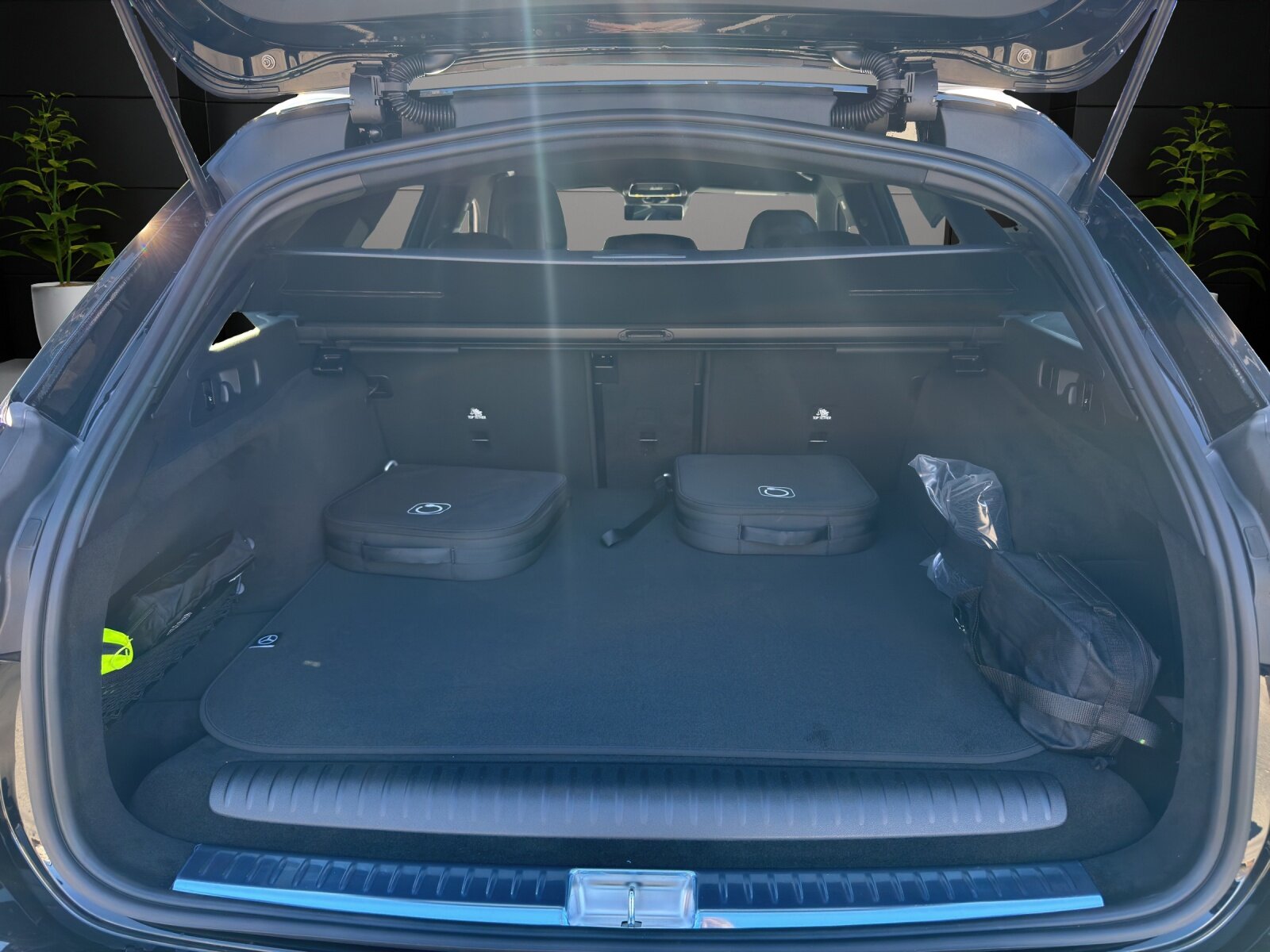 MERCEDES-BENZ E 300 de T 4Matic EQ Hybrid 9G-Tronic, Plug-in-Hybrid Diesel/Electric, Ex-demonstrator, Automatic - 6