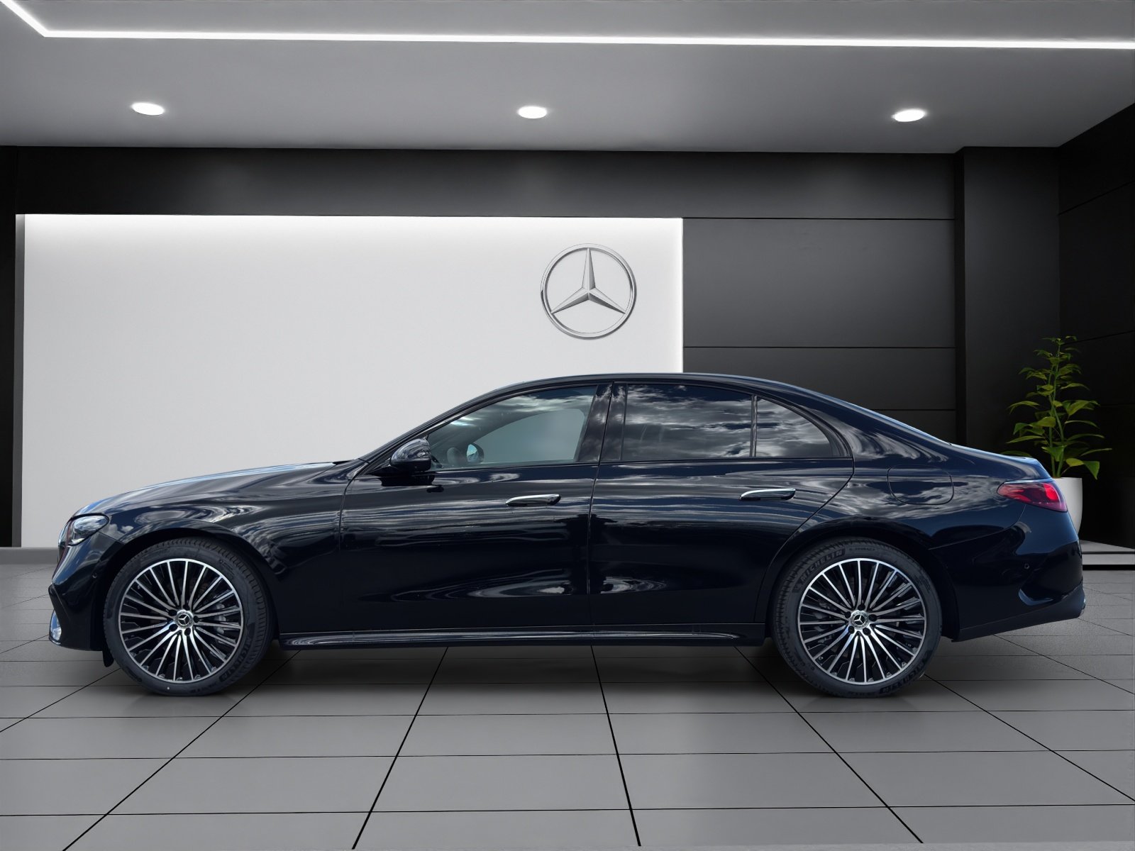 MERCEDES-BENZ E 300 e 4Matic EQ Hybrid 9G-Tronic, Plug-in-Hybrid Benzina/Elettrica, Auto nuove, Automatico - 4