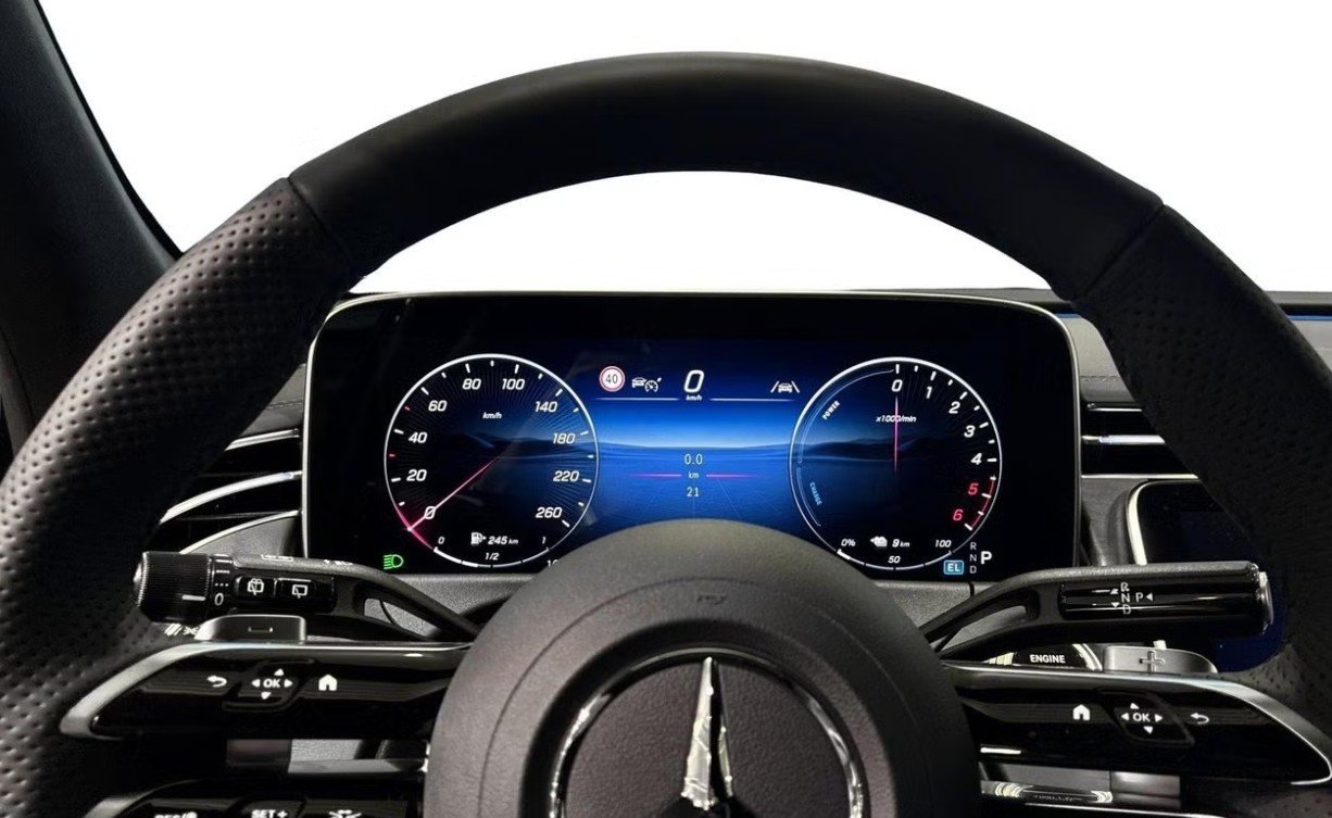 MERCEDES-BENZ E 300 e 4Matic EQ Hybrid 9G-Tronic, Plug-in-Hybrid Benzina/Elettrica, Auto nuove, Automatico - 6