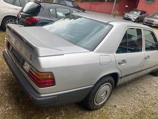 MERCEDES-BENZ W124 300 E, Essence, Voiture de collection, Automatique - 3