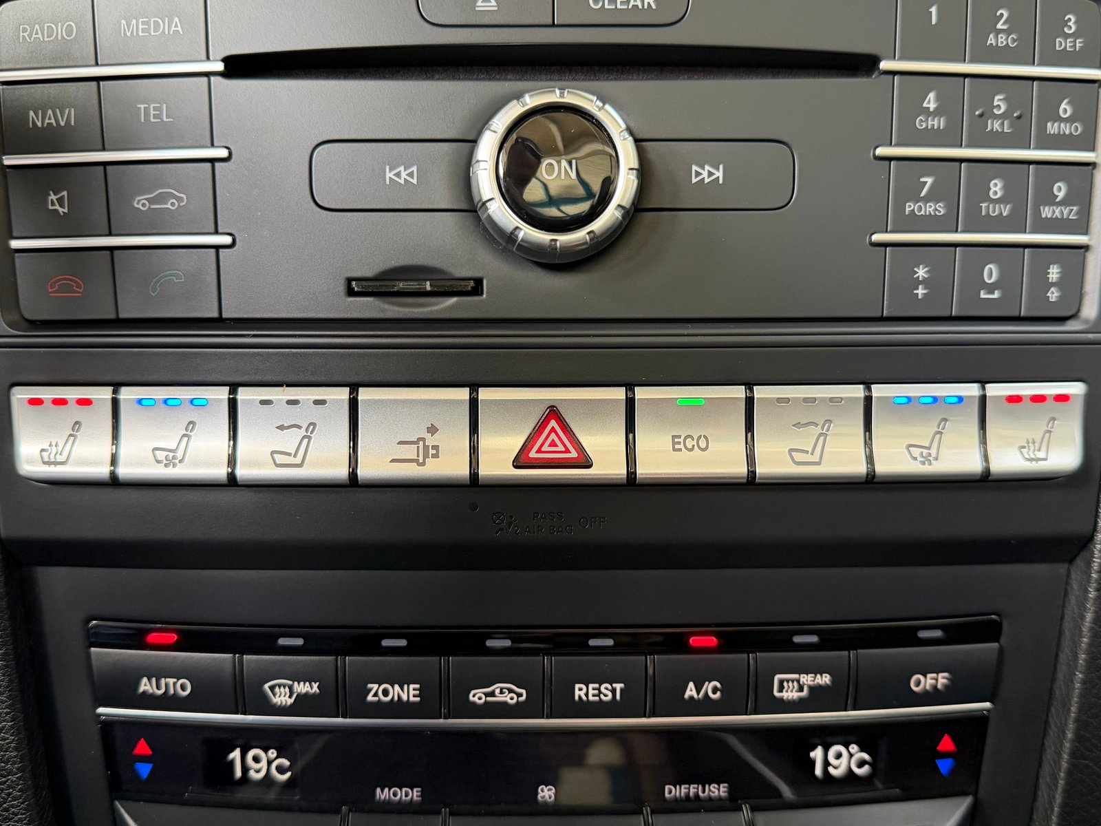 MERCEDES-BENZ E 320 AMG Sport Styling Paket 7G-Tronic, Benzin, Occasion / Gebraucht, Automatik - 7