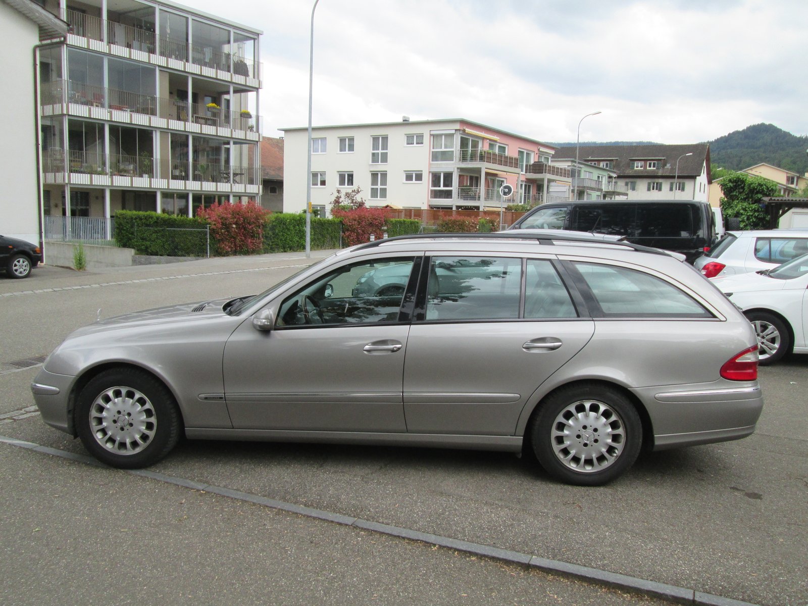MERCEDES-BENZ E 320 CDI Elégance Automatic, Diesel, Occasion / Gebraucht, Automatik - 2