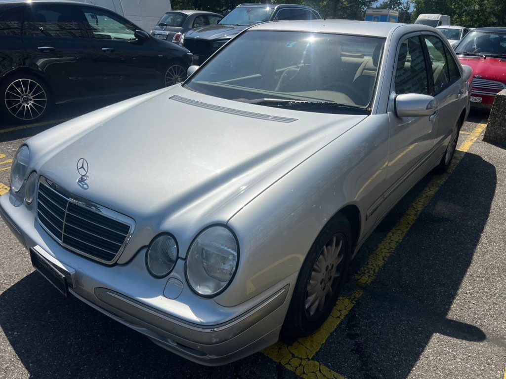 MERCEDES-BENZ E 320 V6