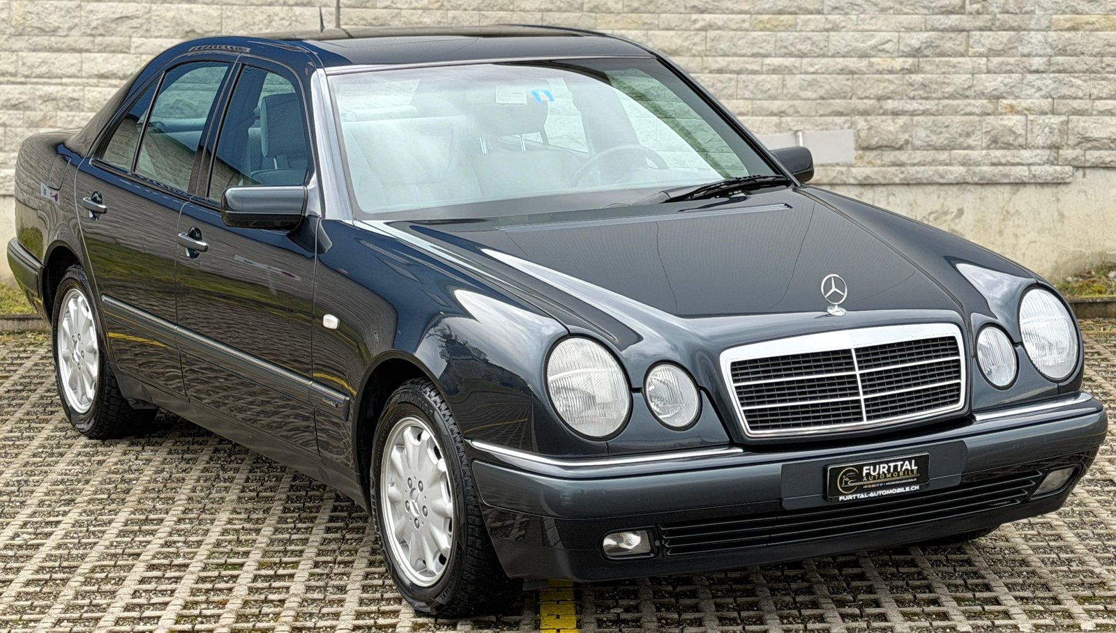 MERCEDES-BENZ E 320 Elégance Automatic, Petrol, Second hand / Used, Automatic - 3