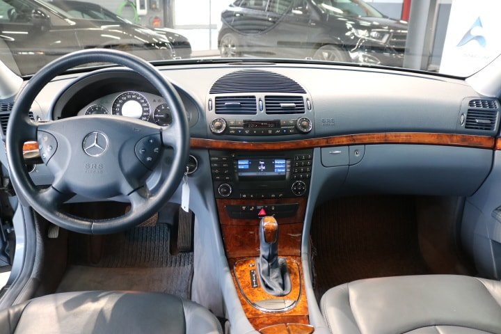 MERCEDES-BENZ E 320 Elégance Automatic, Benzin, Occasion / Gebraucht, Automatik - 3