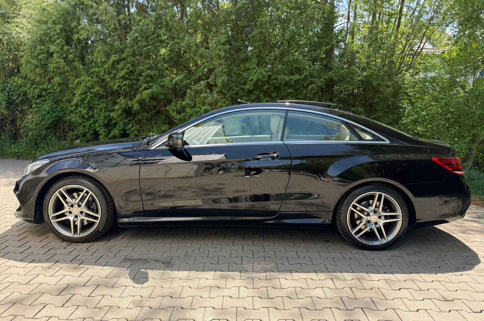 MERCEDES-BENZ E 350 4Matic AMG Line 7G-Tronic, Essence, Occasion / Utilisé, Automatique - 2