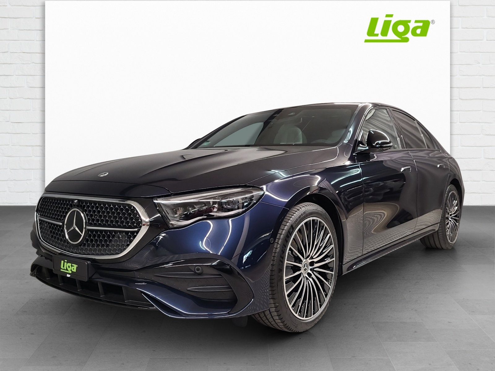 MERCEDES-BENZ E 400 e AMG Line 4matic, Plug-in-Hybrid Benzin/Elektro, Vorführwagen, Automatik - 2