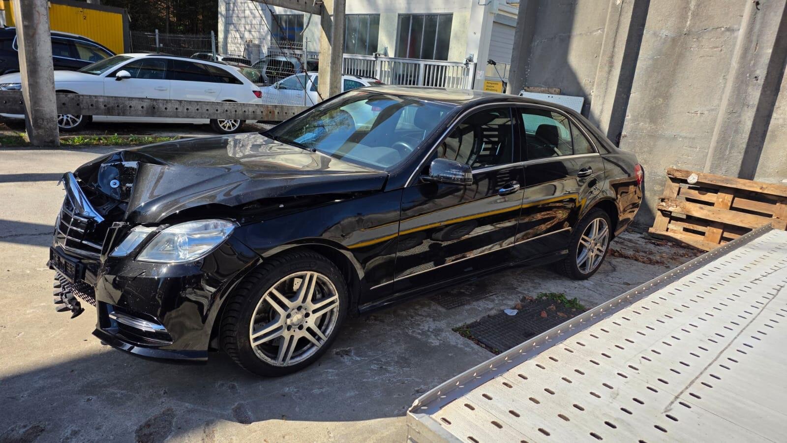 MERCEDES-BENZ E-Klasse W212 E 500 V8 BlueEF Eleg. 4matic