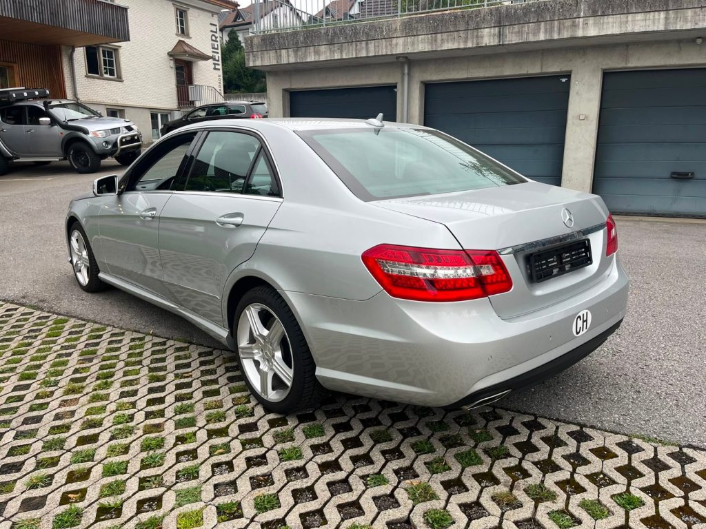 MERCEDES-BENZ E 500 V8 BlueEF Avantg. 4matic, Essence, Occasion / Utilisé, Automatique - 3