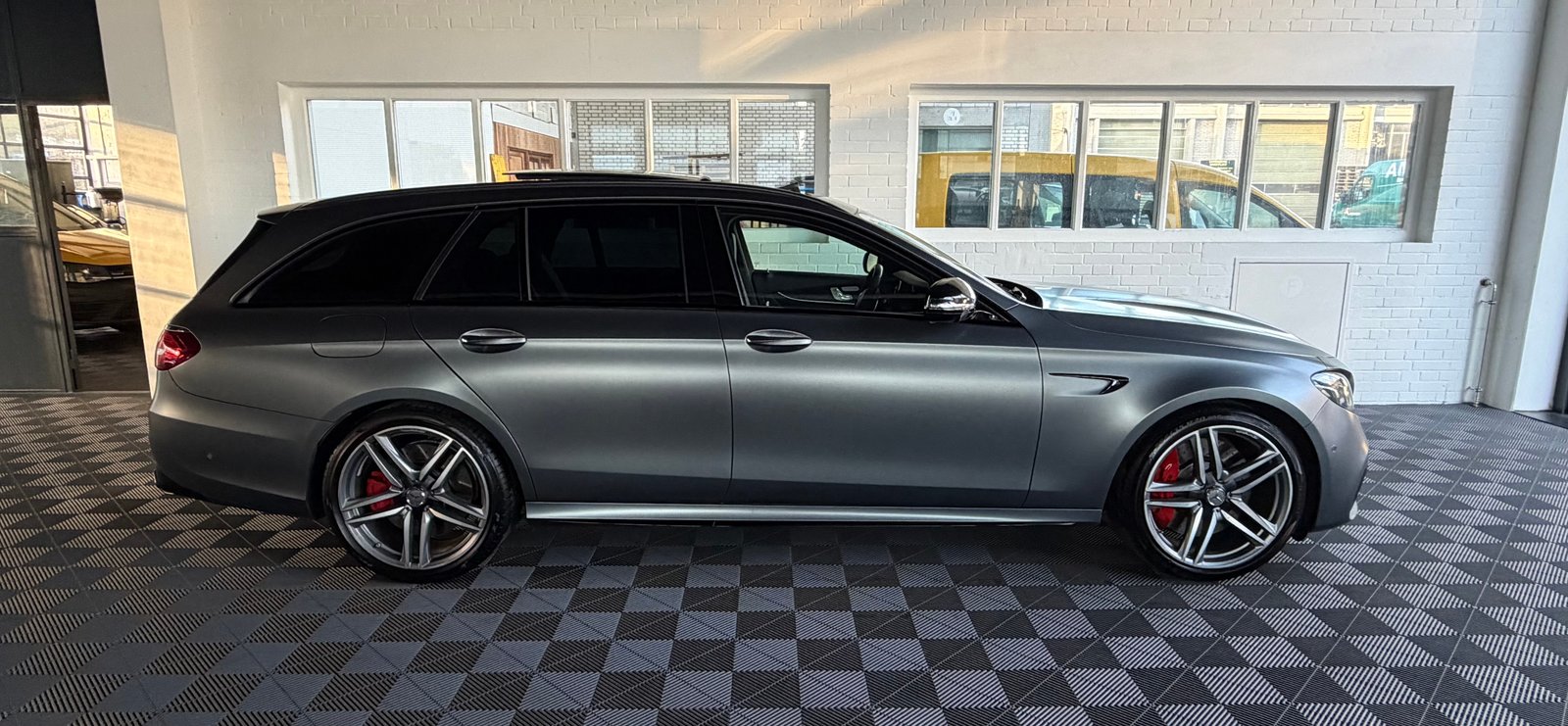 MERCEDES-BENZ E 63 AMG S 612PS 4X4 4 Matic 9G-Tronic, Benzin, Occasion / Gebraucht, Automatik - 2