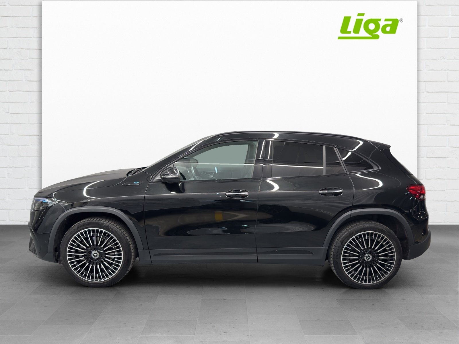 MERCEDES-BENZ EQA 350 AMG Line 4matic