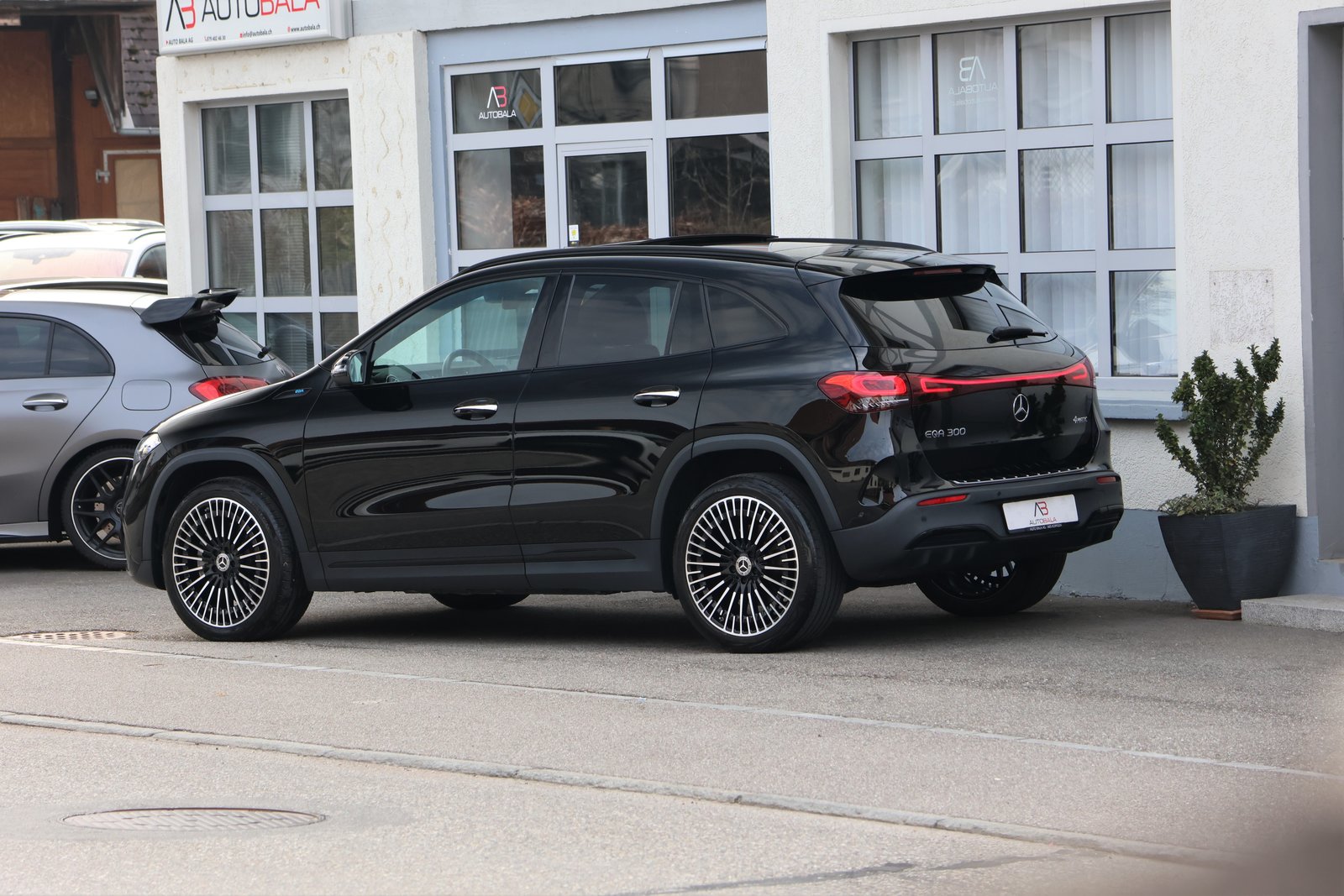 MERCEDES-BENZ EQA 300 AMG Line 4Matic, Elettrica, Occasioni / Usate, Automatico - 5