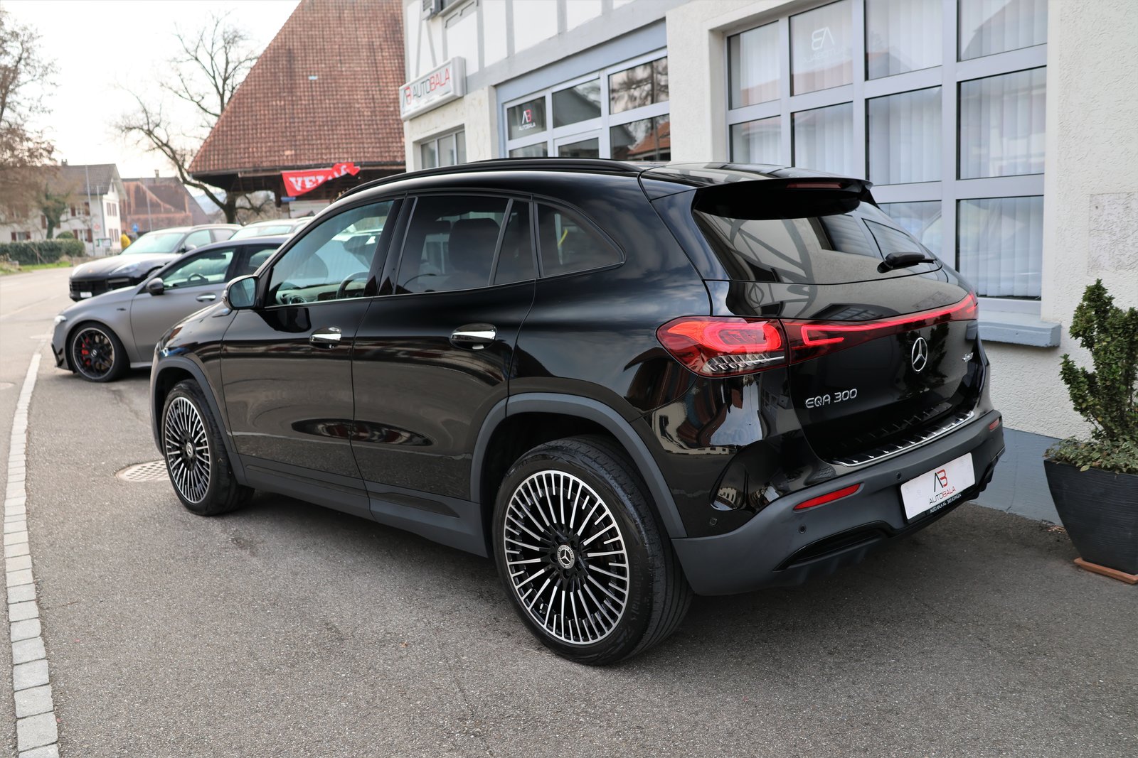 MERCEDES-BENZ EQA 300 AMG Line 4Matic, Elettrica, Occasioni / Usate, Automatico - 7