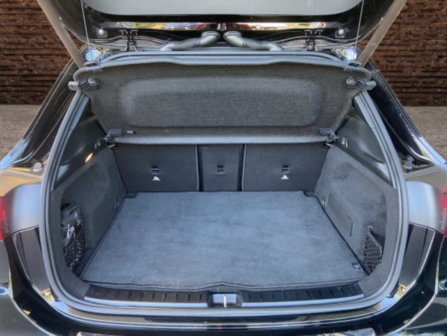 MERCEDES-BENZ EQA 300 AMG Line 4Matic, Occasion / Gebraucht, Automatik - 7