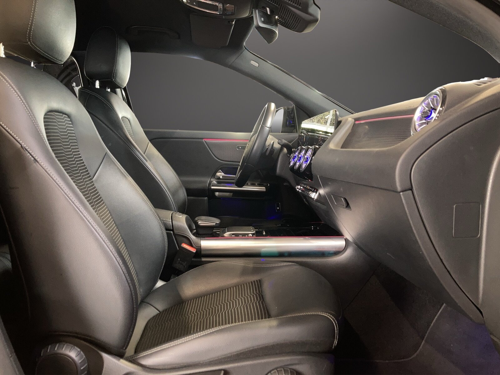 MERCEDES-BENZ EQA 300 4Matic, Elektro, Occasion / Gebraucht, Automatik - 7