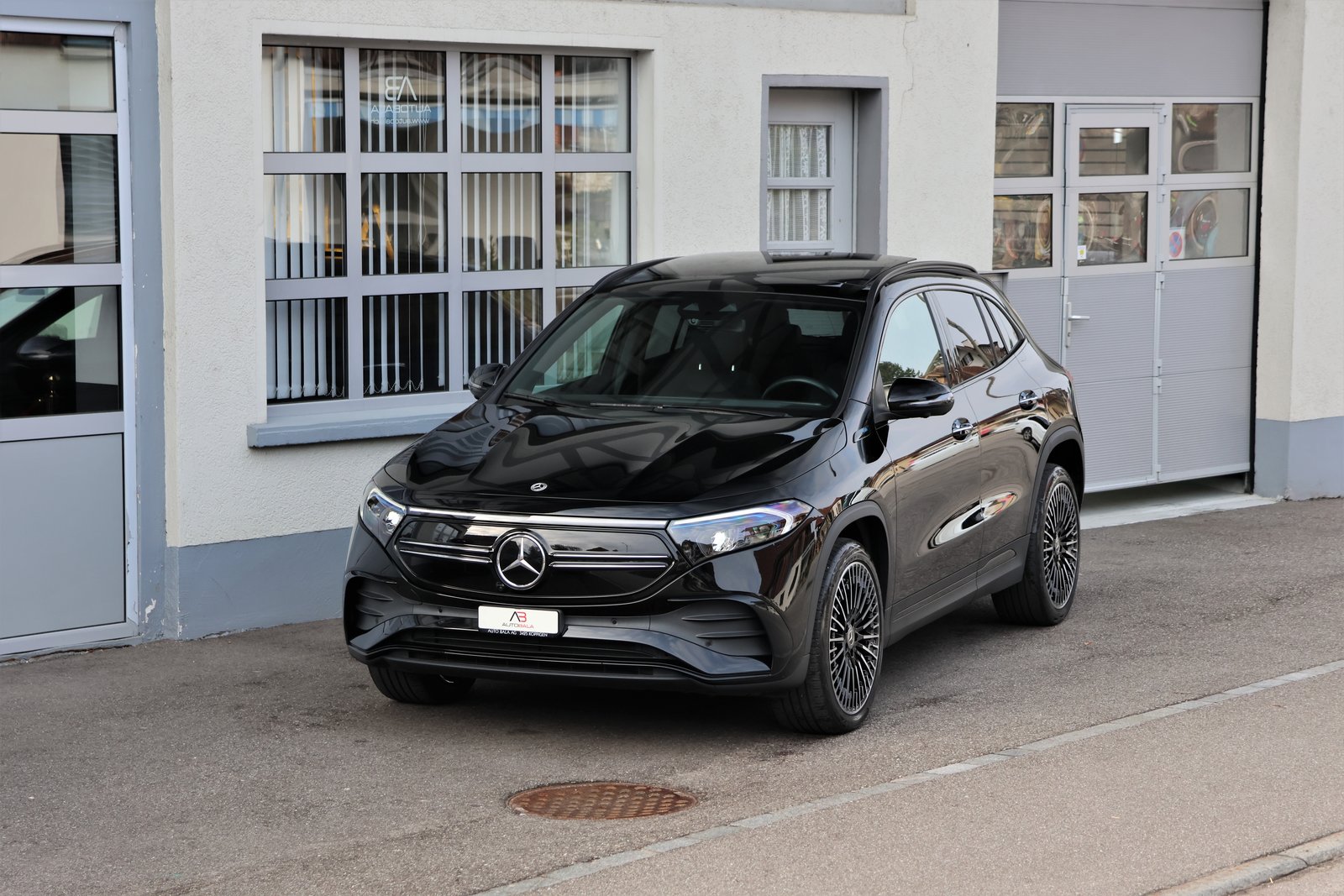 MERCEDES-BENZ EQA 300 AMG Line 4Matic