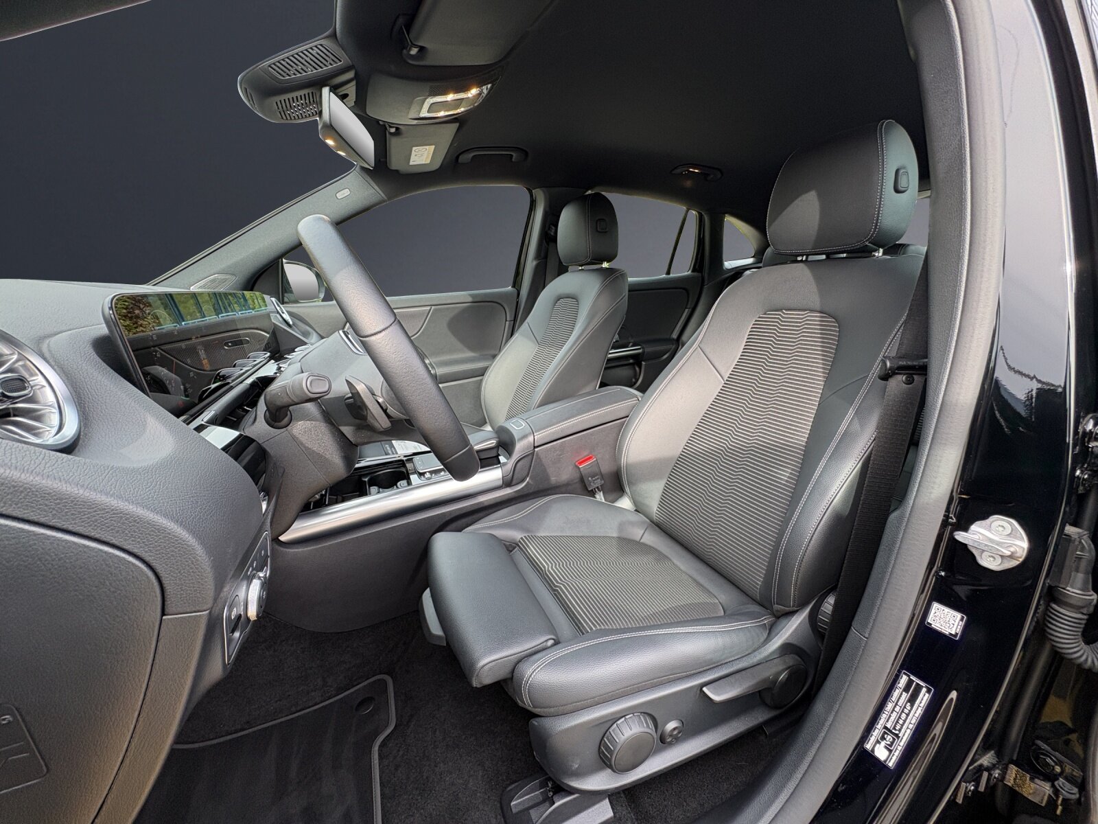 MERCEDES-BENZ EQA 300 4Matic, Electric, Second hand / Used, Automatic - 6