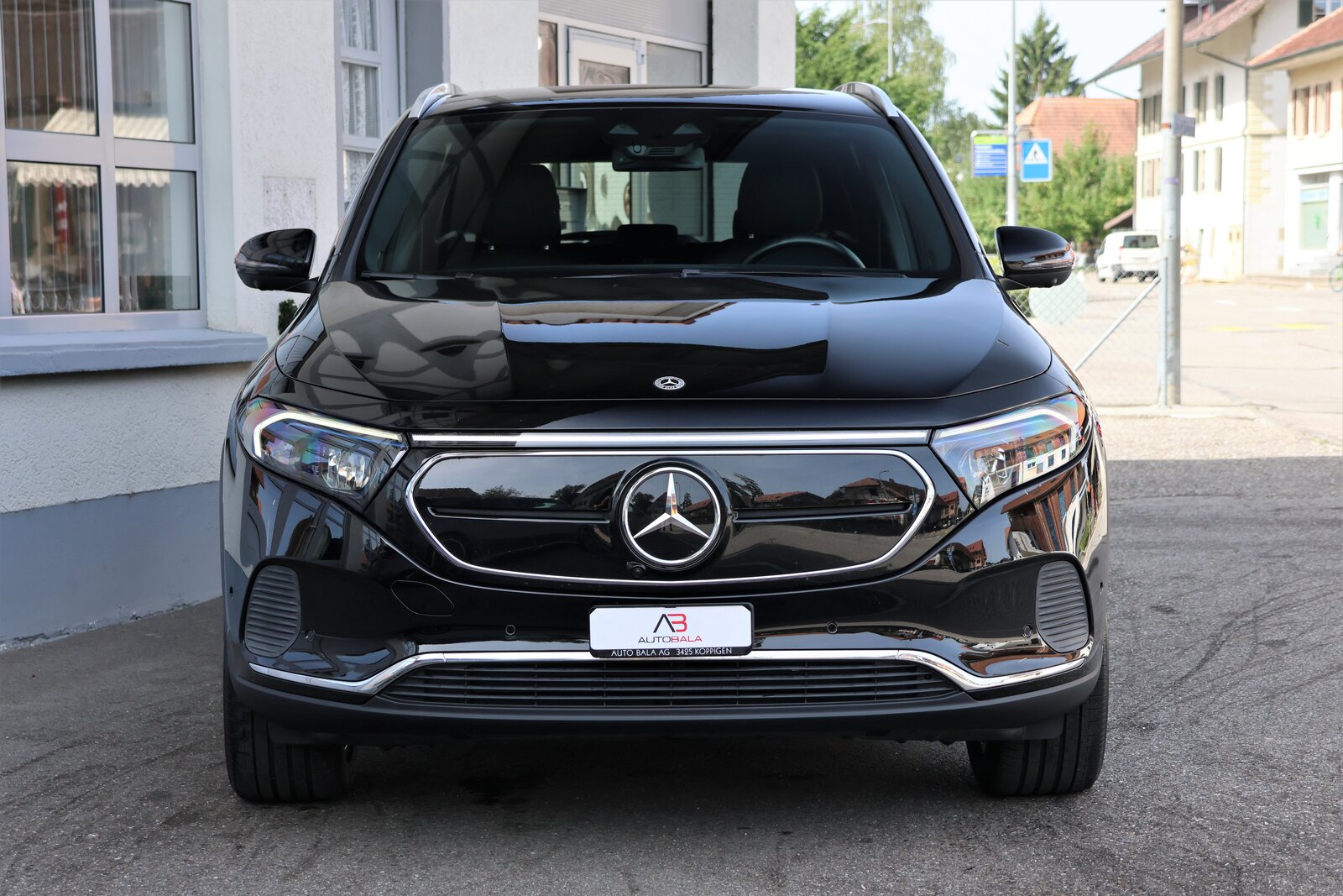 MERCEDES-BENZ EQA 300 4Matic, Elektro, Occasion / Gebraucht, Automatik - 2