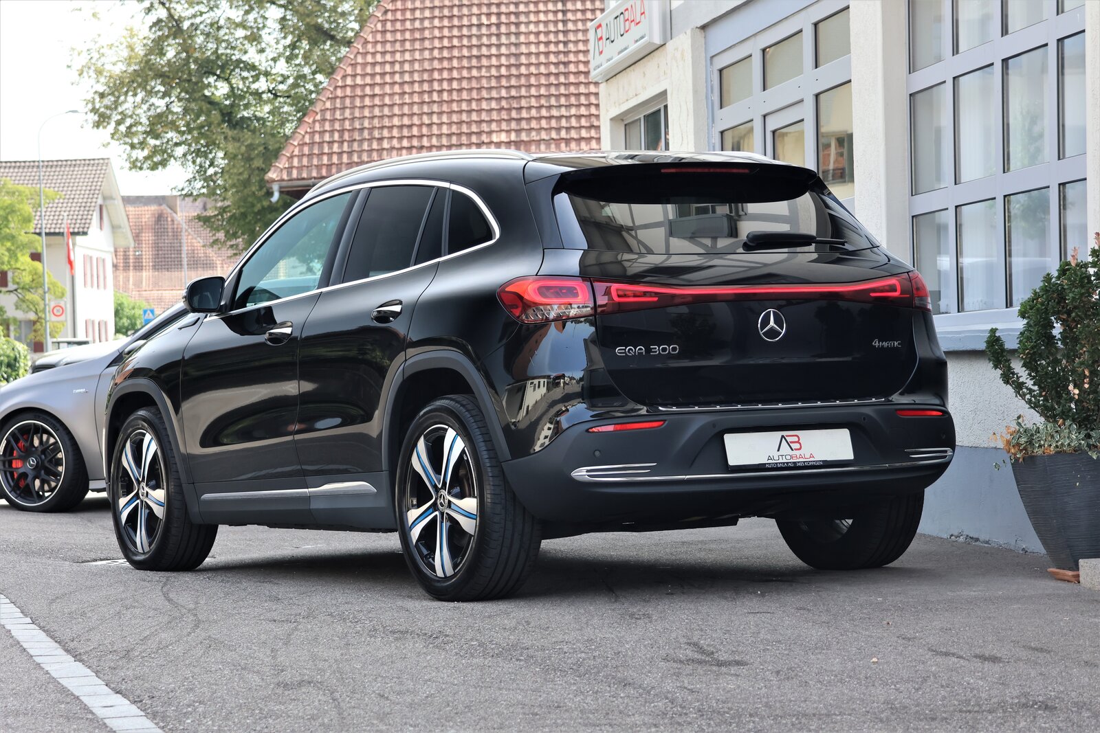 MERCEDES-BENZ EQA 300 4Matic, Elektro, Occasion / Gebraucht, Automatik - 3