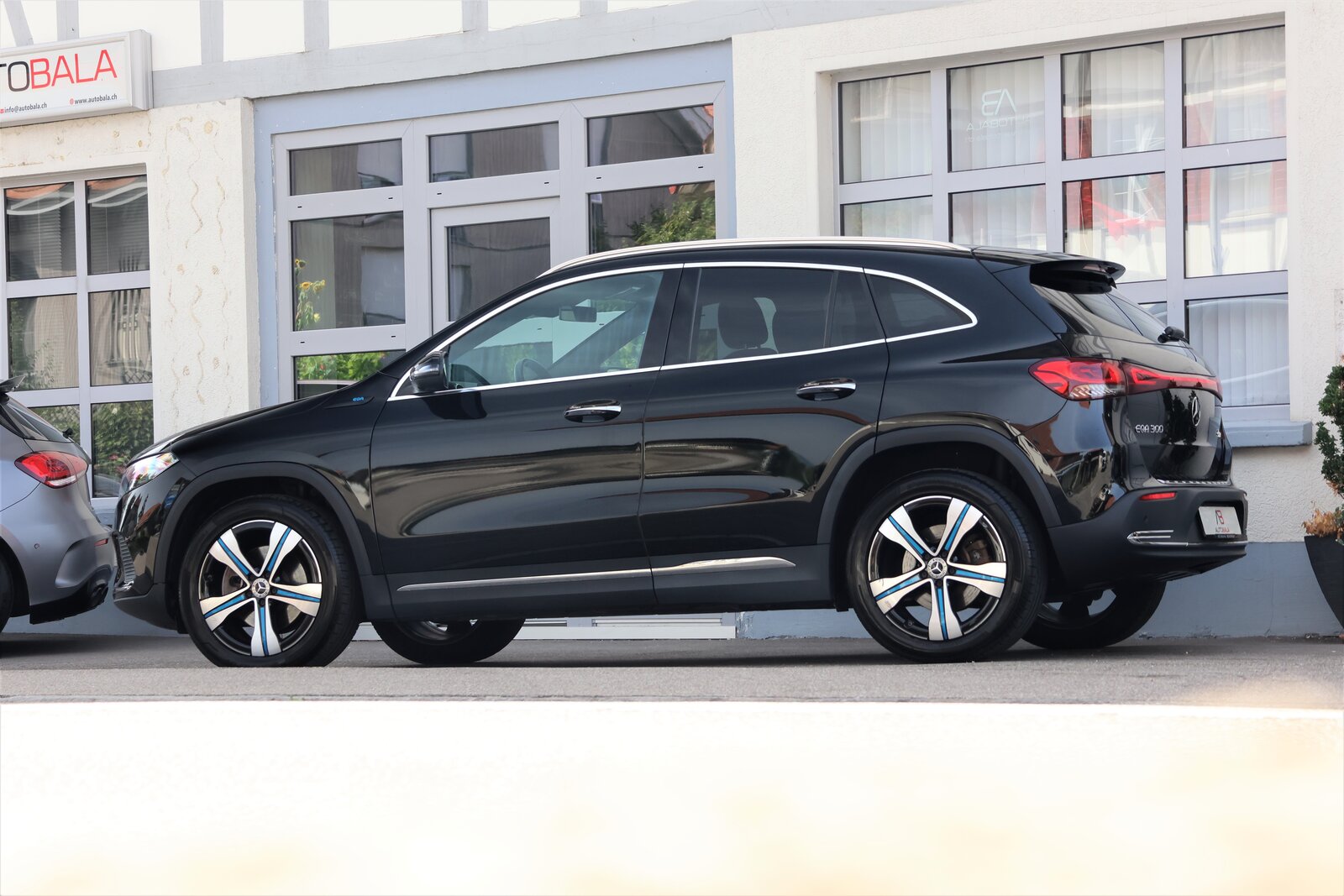 MERCEDES-BENZ EQA 300 4Matic, Elektro, Occasion / Gebraucht, Automatik - 4