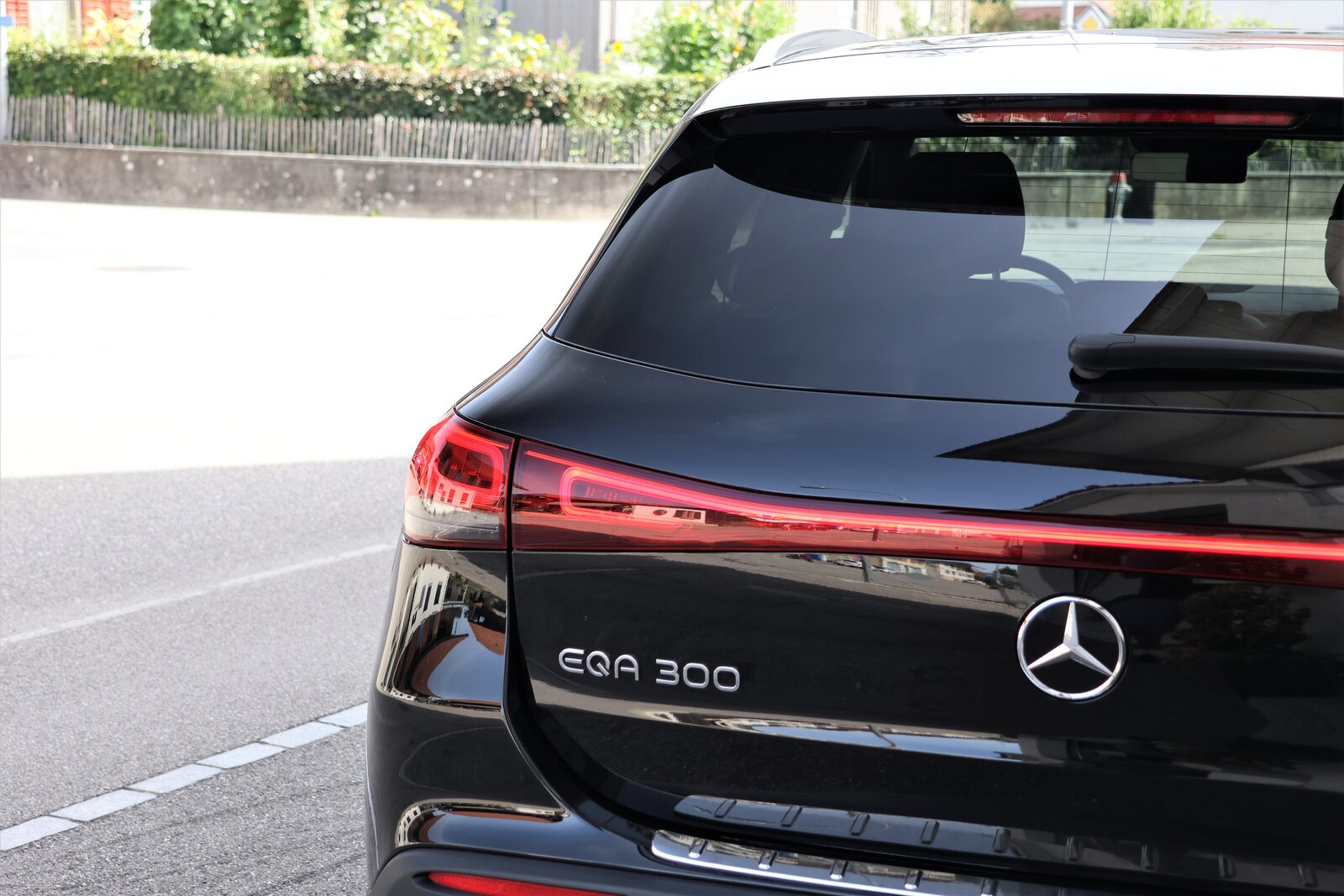 MERCEDES-BENZ EQA 300 4Matic, Elektro, Occasion / Gebraucht, Automatik - 6