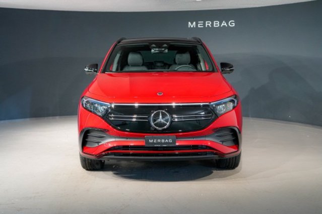 MERCEDES-BENZ EQA 300 AMG Line 4Matic, Elettrica, Auto dimostrativa, Automatico - 2