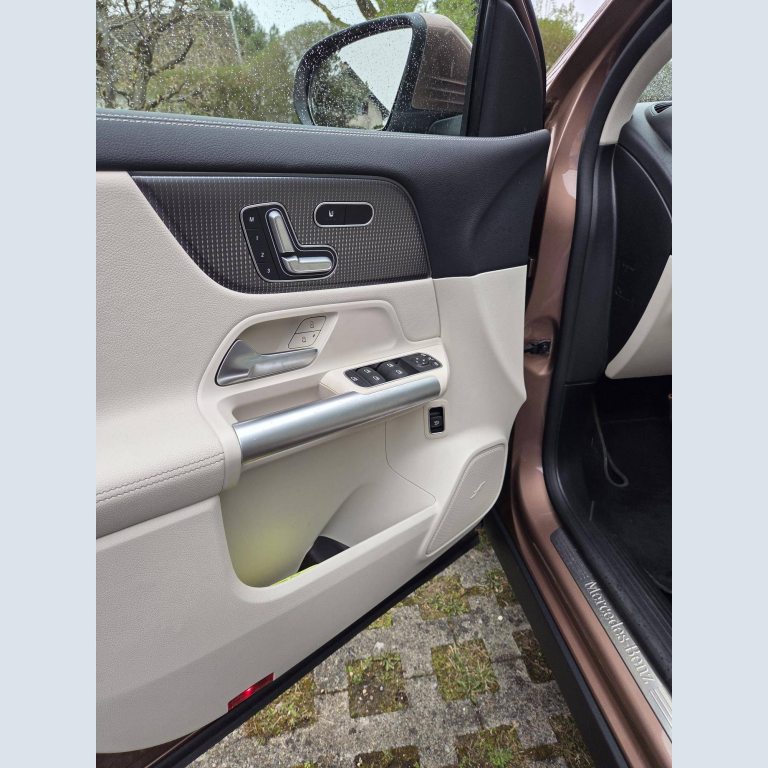 MERCEDES-BENZ EQA 300 4M, Électrique, Occasion / Utilisé, Automatique - 7