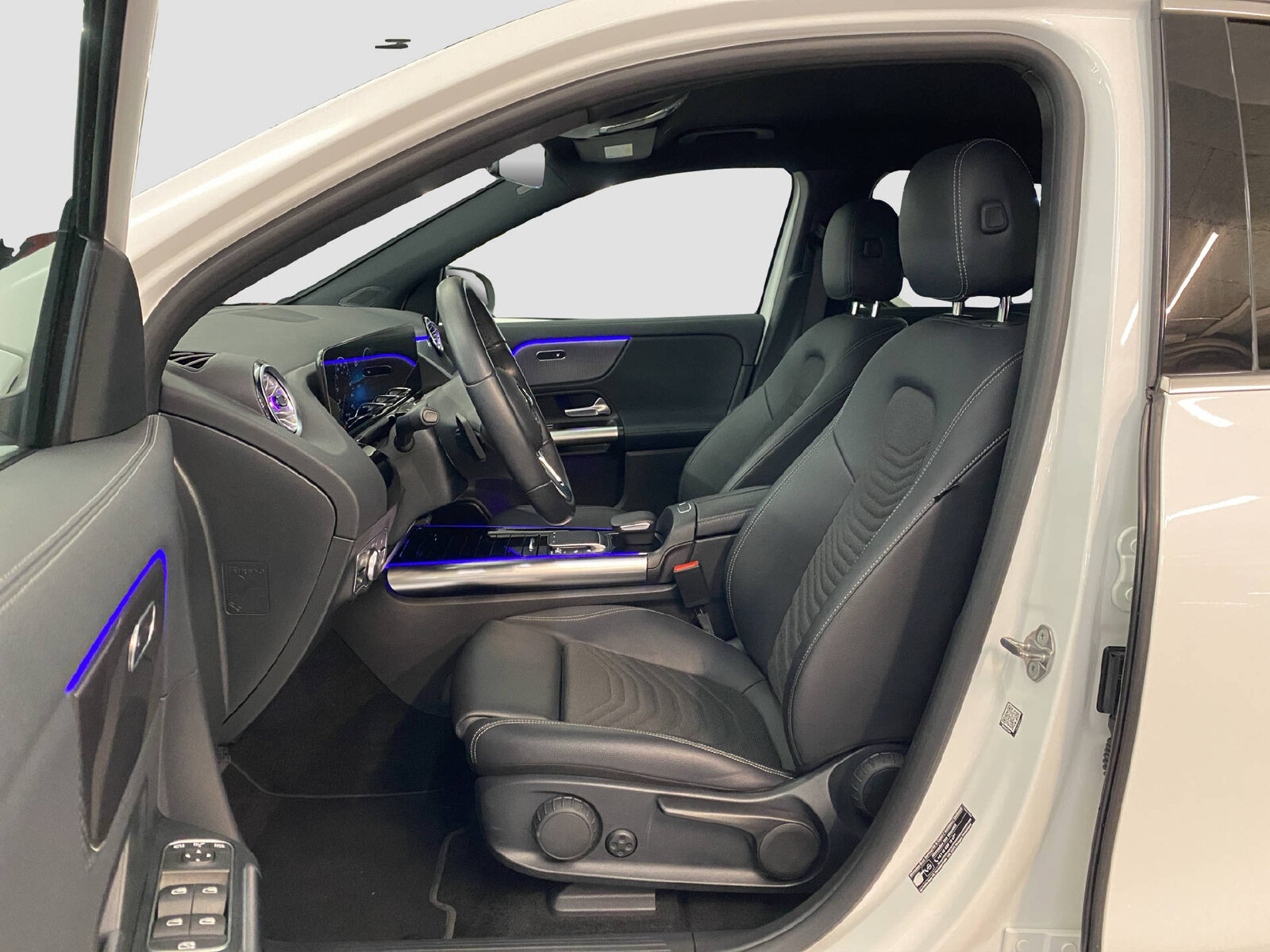 MERCEDES-BENZ EQA 300 Swiss Star 4MATIC, Elettrica, Occasioni / Usate, Automatico - 7