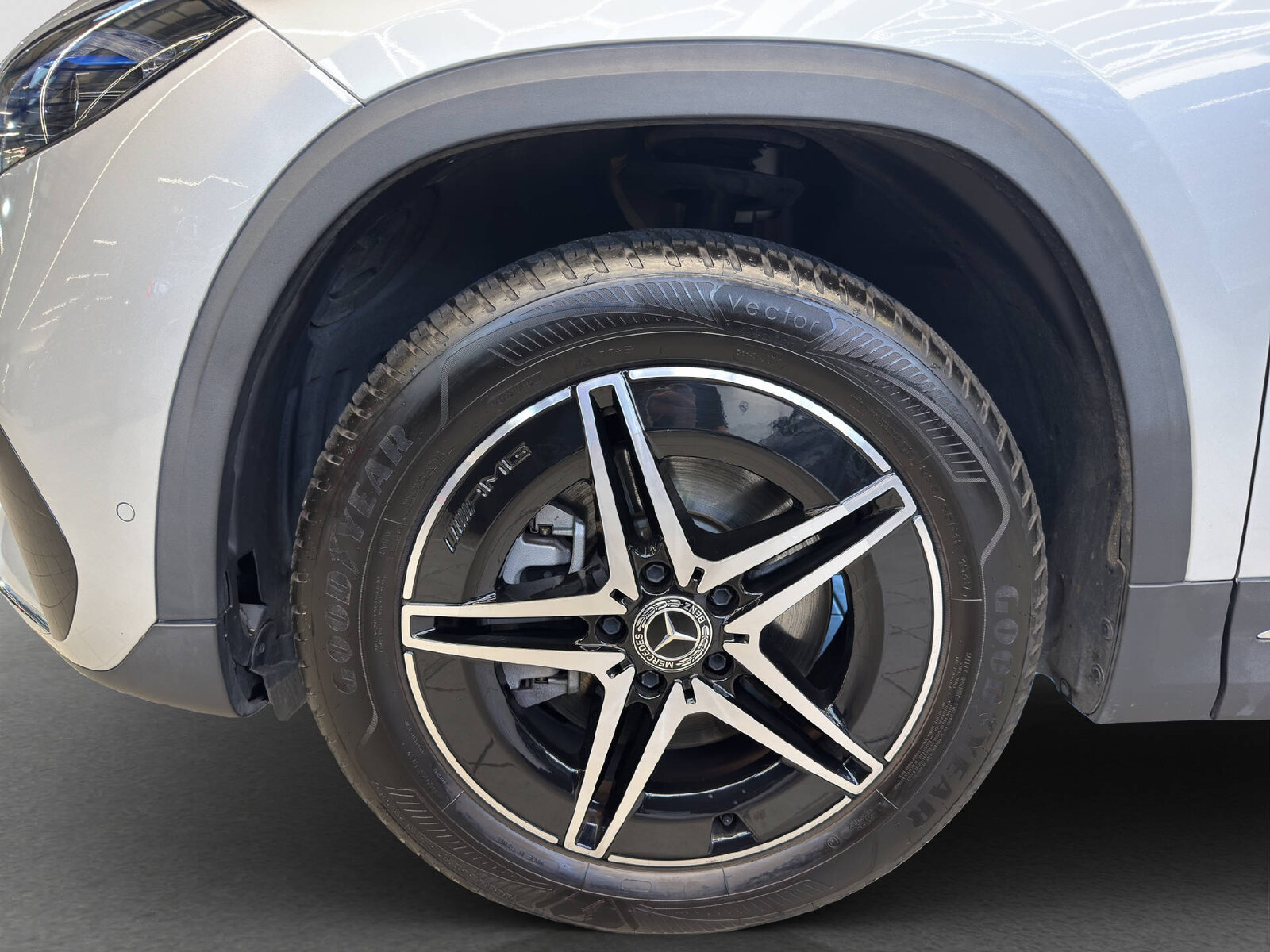 MERCEDES-BENZ EQA 300 Swiss Star AMG Line 4MATIC, Elektro, Occasion / Gebraucht, Automatik - 6