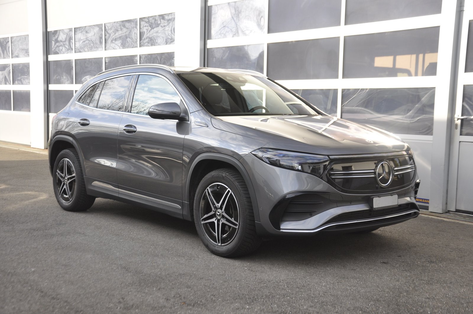 MERCEDES-BENZ EQA 350 AMG Line 4Matic I Anhängerkupplung