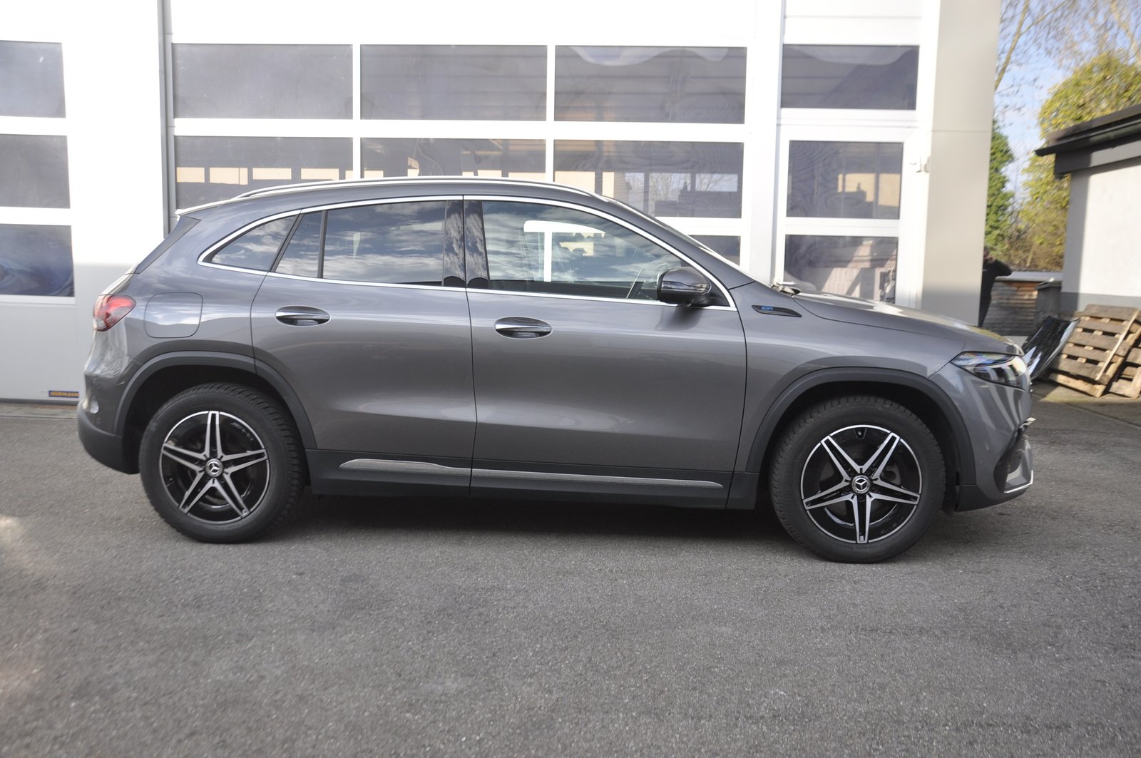 MERCEDES-BENZ EQA 350 AMG Line 4Matic I Anhängerkupplung, Électrique, Occasion / Utilisé, Automatique - 2