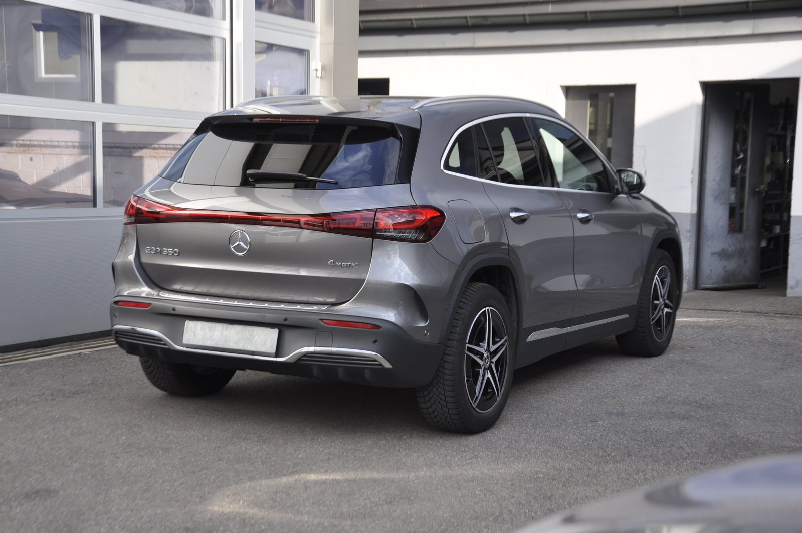 MERCEDES-BENZ EQA 350 AMG Line 4Matic I Anhängerkupplung, Électrique, Occasion / Utilisé, Automatique - 3