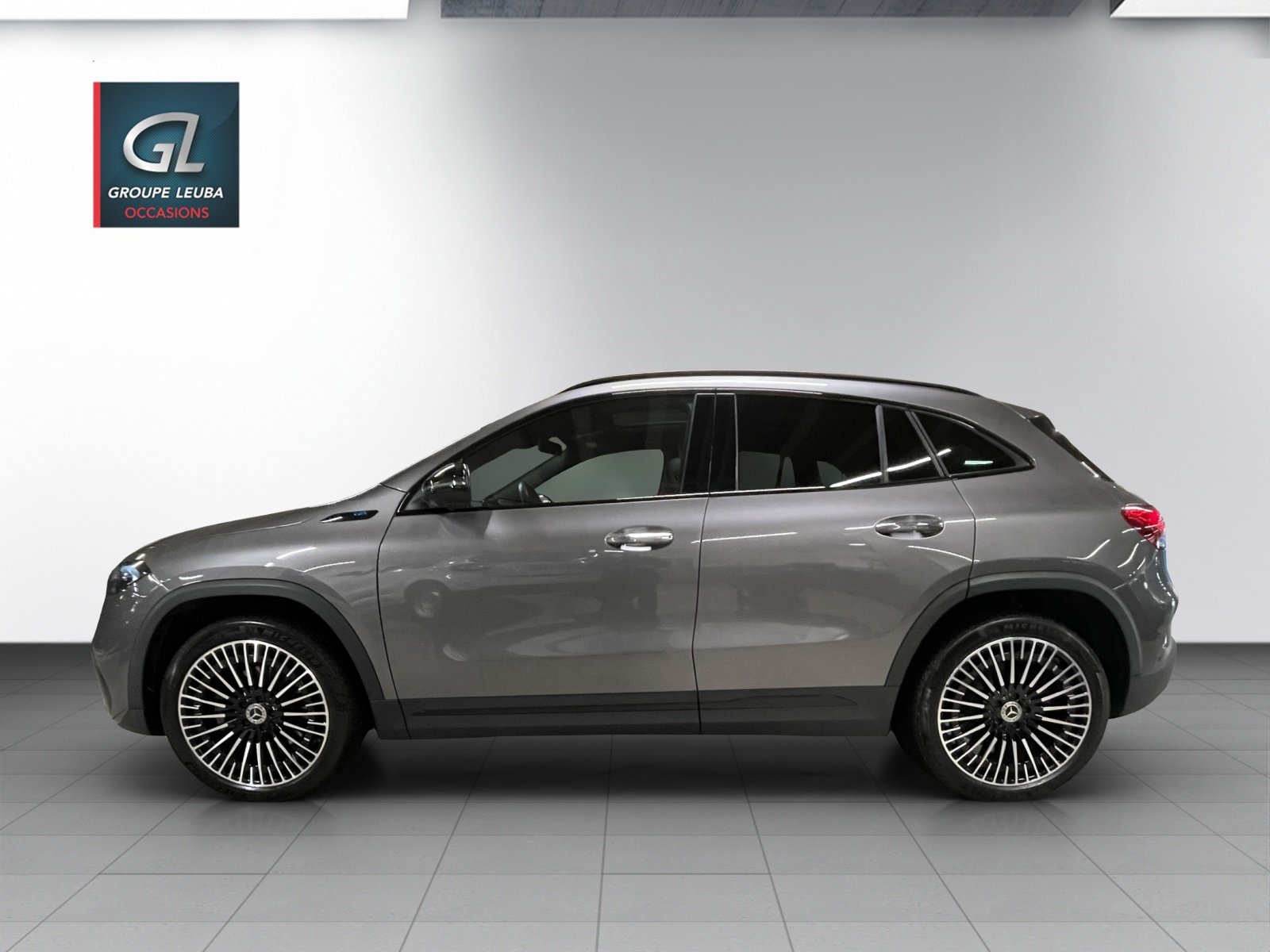 MERCEDES-BENZ EQA 350 AMG Line 4Matic, Electric, Second hand / Used, Automatic - 3