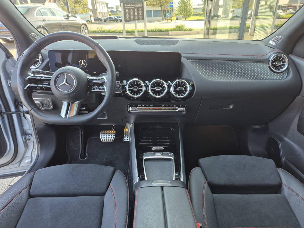 MERCEDES-BENZ EQA 350 4Matic AMG Line Excellence Edition, Elektro, Occasion / Gebraucht, Automatik - 5