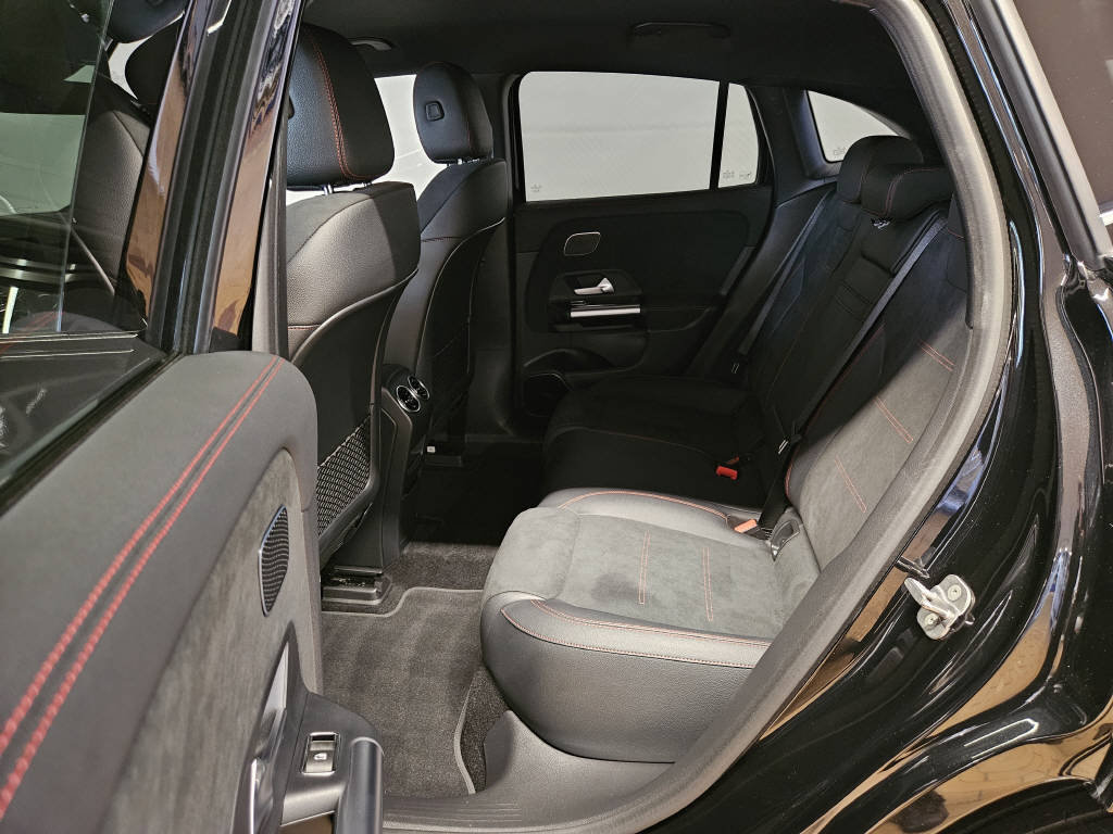 MERCEDES-BENZ EQA 350 Swiss Star AMG Line 4matic, Elettrica, Occasioni / Usate, Automatico - 5