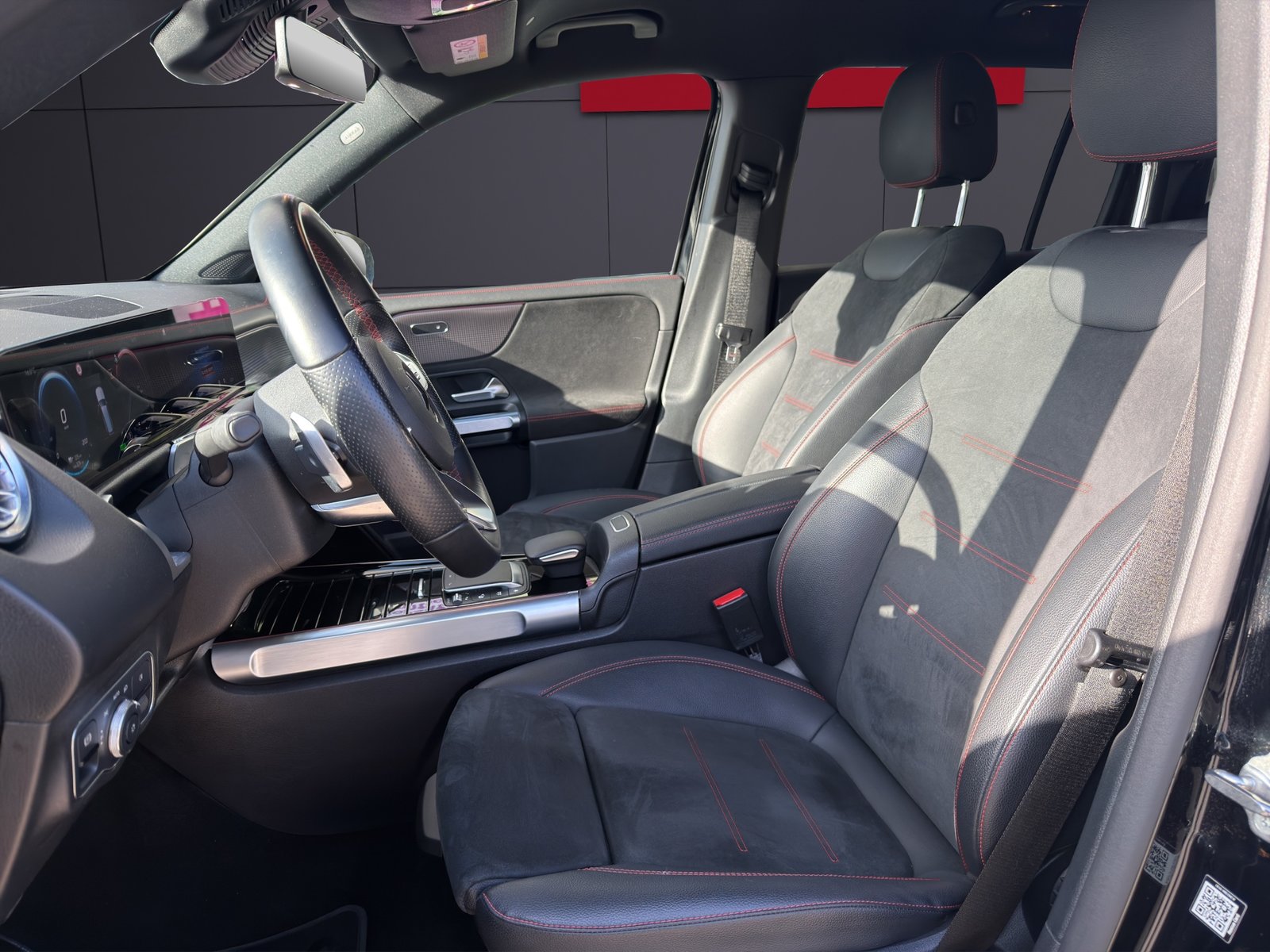 MERCEDES-BENZ EQB 300 4Matic AMG Line, Électrique, Occasion / Utilisé, Automatique - 6