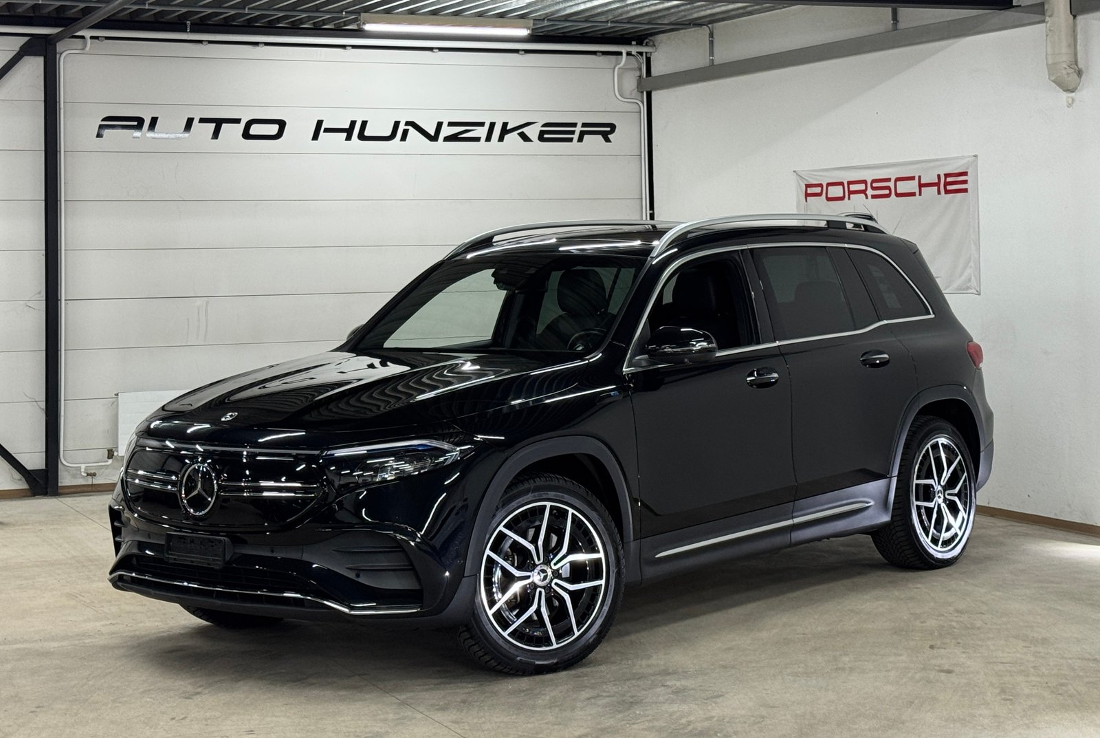 MERCEDES-BENZ EQB 350 AMG Line 4Matic / Wärmepumpe