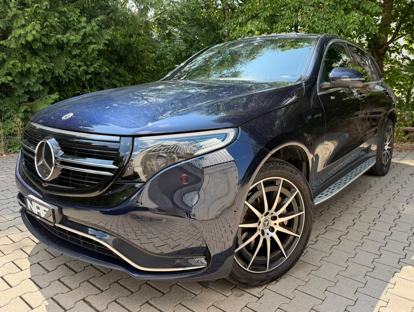 MERCEDES-BENZ EQC 400 AMG Line 4Matic