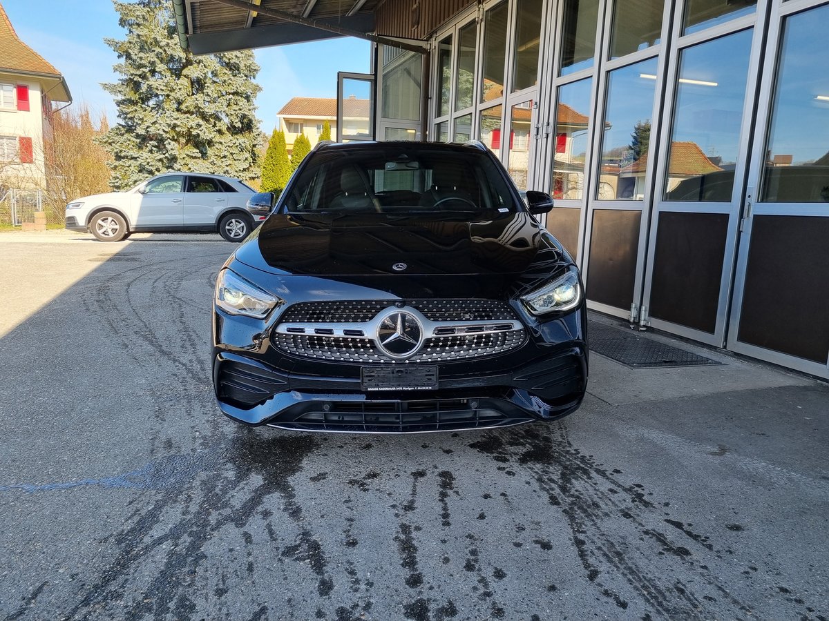 MERCEDES-BENZ GLA 180 AMG Line 7G-DCT