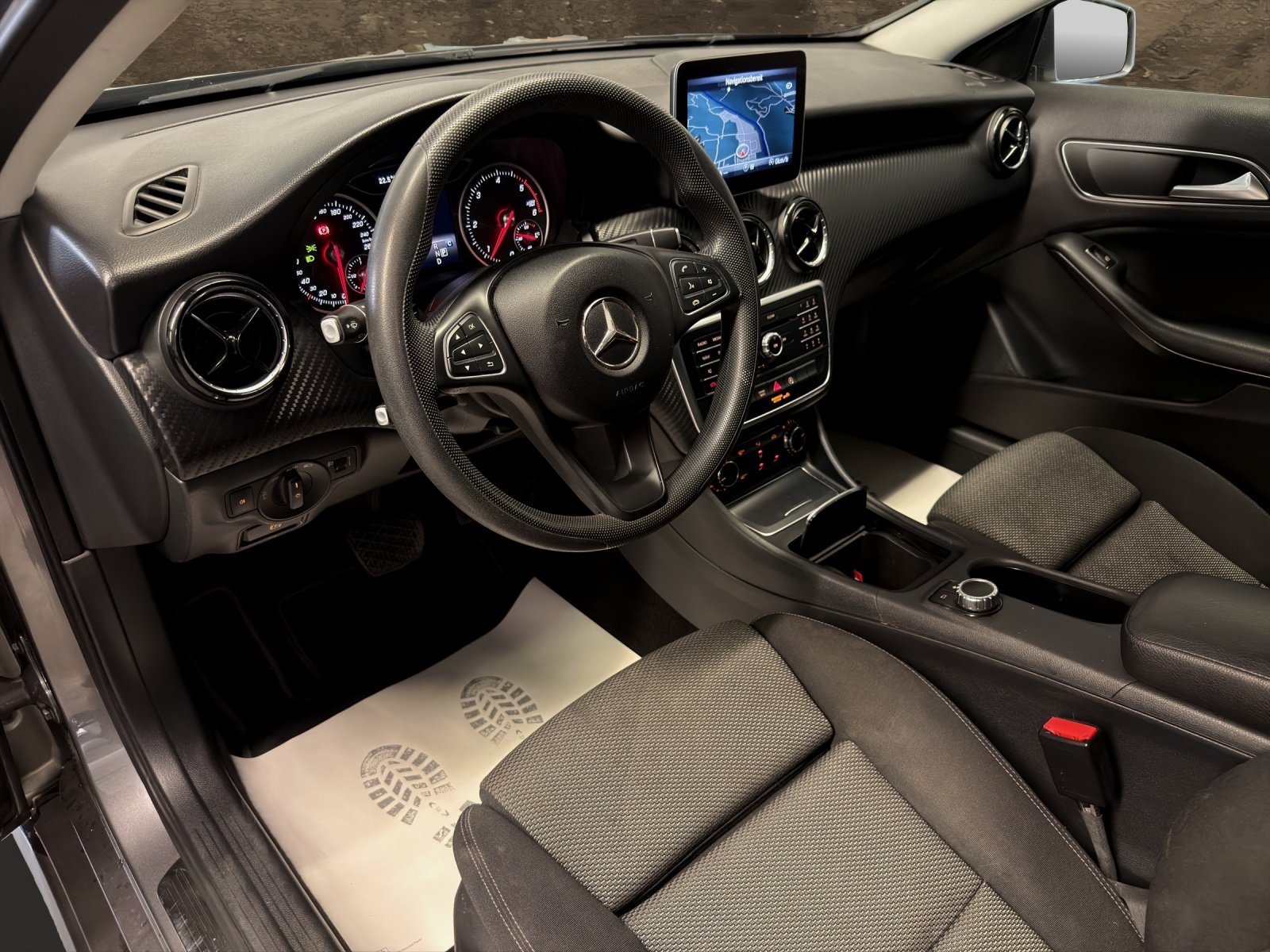 MERCEDES-BENZ GLA 180 d 7G-DCT, Diesel, Second hand / Used, Automatic - 7